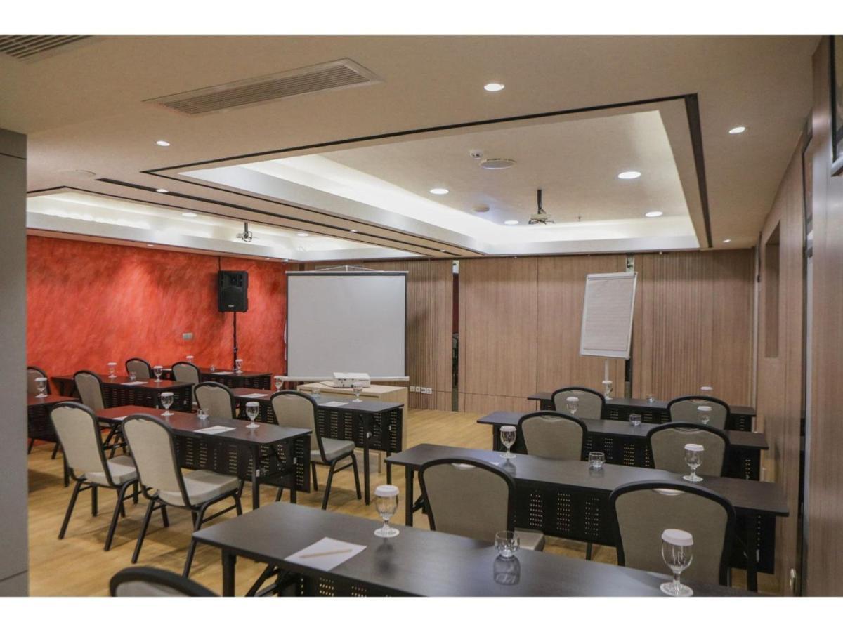 Malyabhara Hotel - Formerly Ibis Malioboro Yogyakarta Extérieur photo