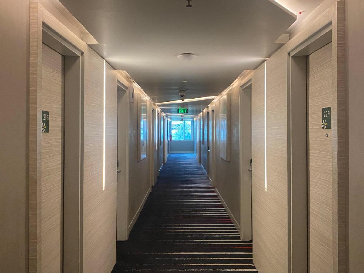 Malyabhara Hotel - Formerly Ibis Malioboro Yogyakarta Extérieur photo
