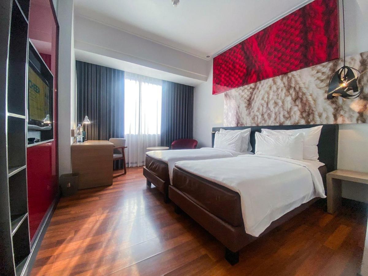 Malyabhara Hotel - Formerly Ibis Malioboro Yogyakarta Extérieur photo